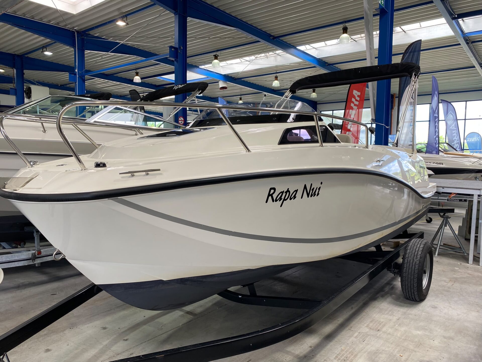 QUICKSILVER ACTIV 555 CABIN mit Mercury F 100